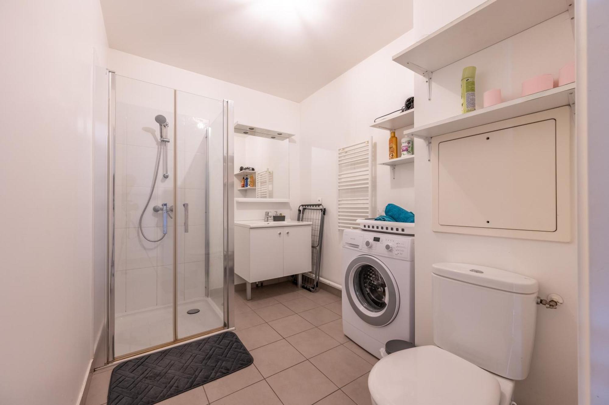 Superbe 1min Metro7 Rez-de-chaussee Apartment *