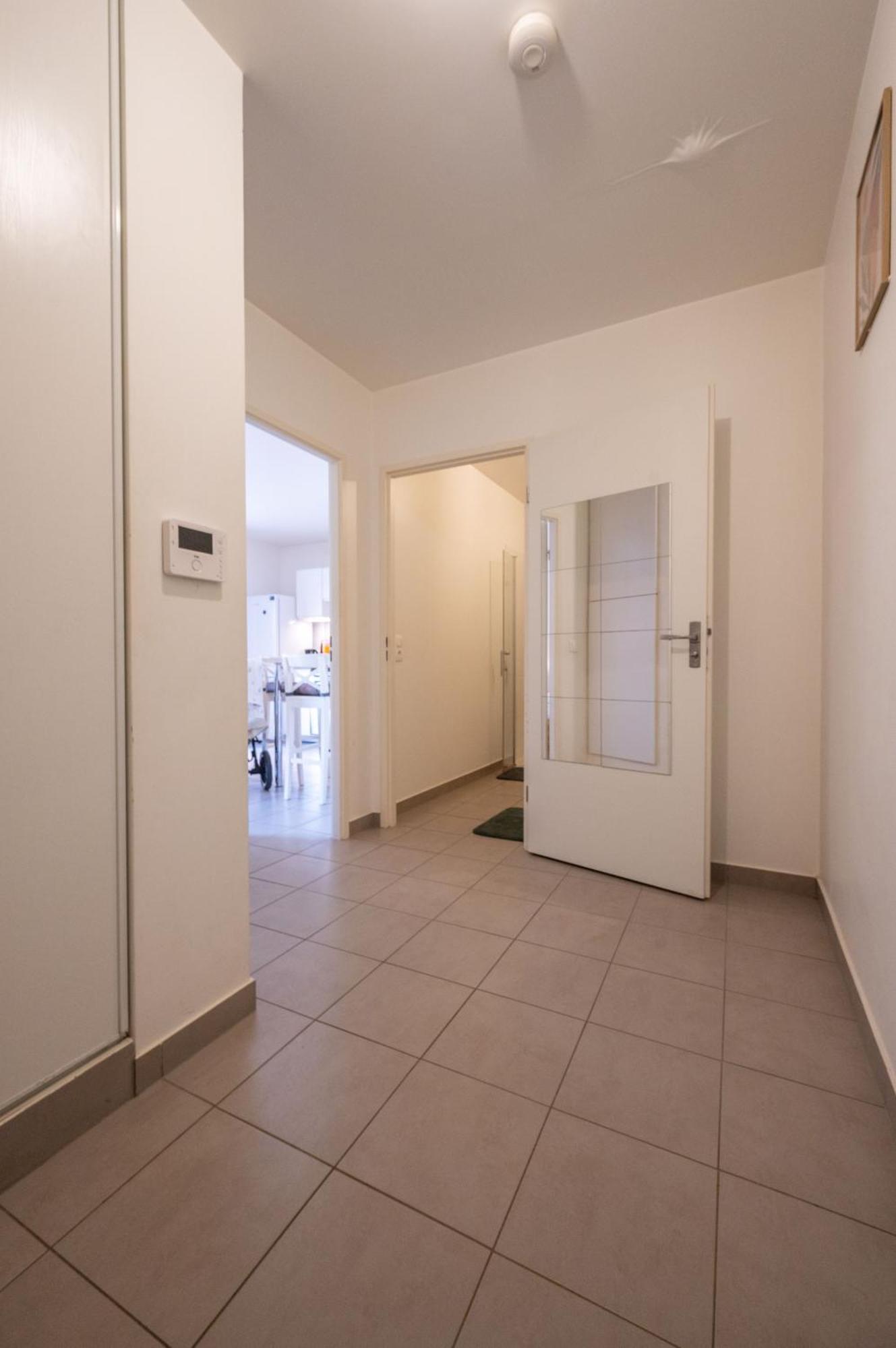 Superbe 1min Metro7 Rez-de-chaussee Apartment