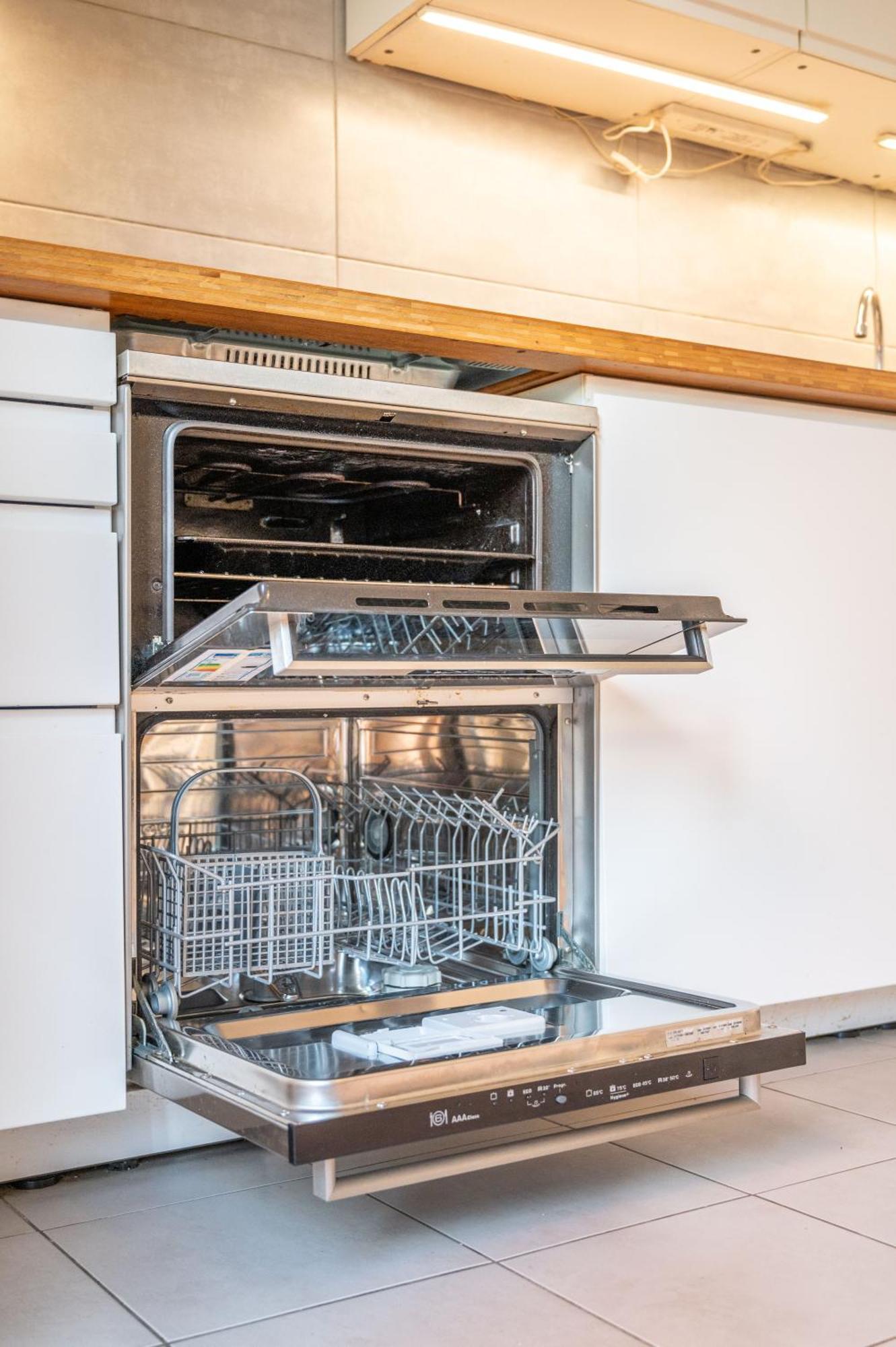 Superbe 1min Metro7 Rez-de-chaussee Apartment *