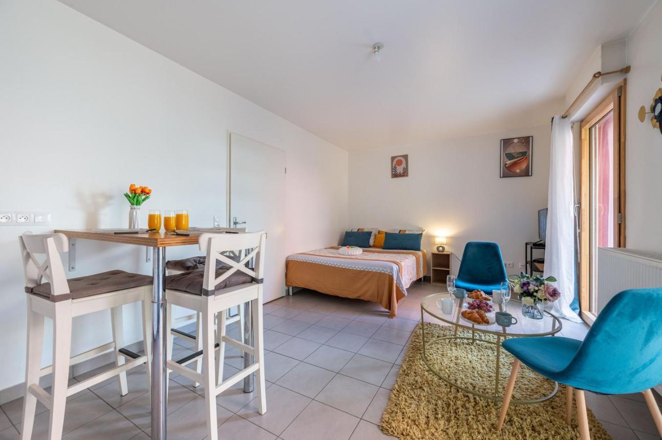 Superbe 1min Metro7 Rez-de-chaussee Apartment *